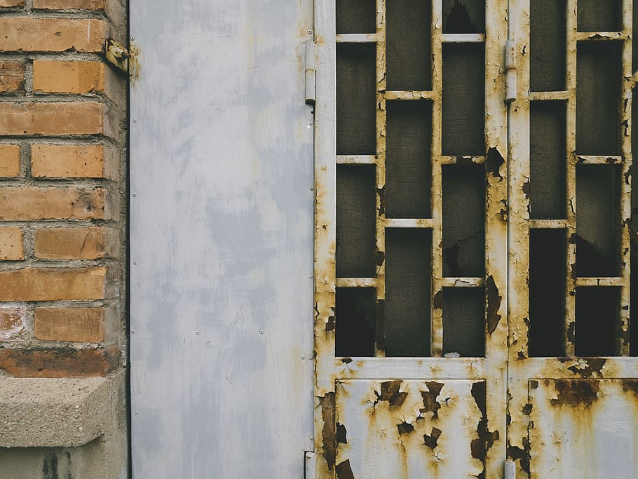 closed brown door, beijing, china, street, decay, rust, wall HD wallpaper