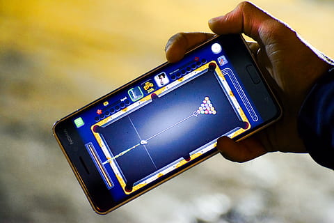 phone, pool, games, gaming, mobile, nokia, android, hand, palm HD wallpaper