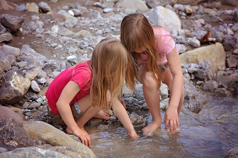 sisters, human, activity, love, feelings, care, water, women HD wallpaper