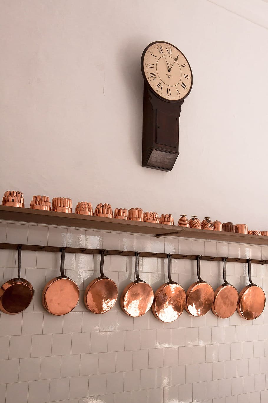 mould, bake, baking, kitchen, object, pan, clock, indoors, time HD wallpaper