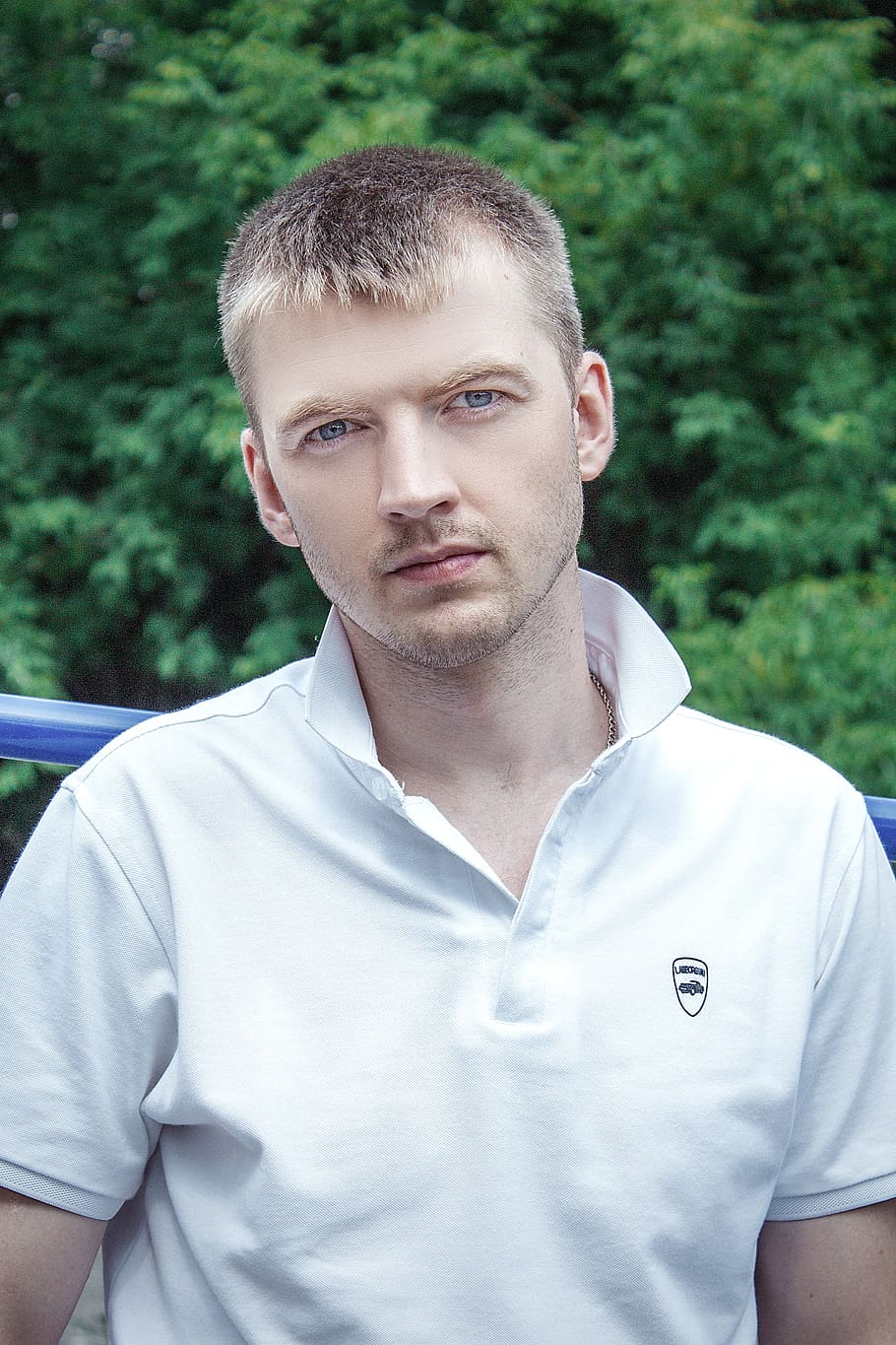 man, guy, men, person, young, portrait, blue eyes, white t-shirt HD wallpaper