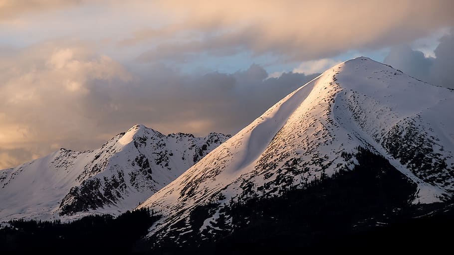 Mountain With Snow Under Cloudy Skies, clouds, cold, dawn, geology HD wallpaper