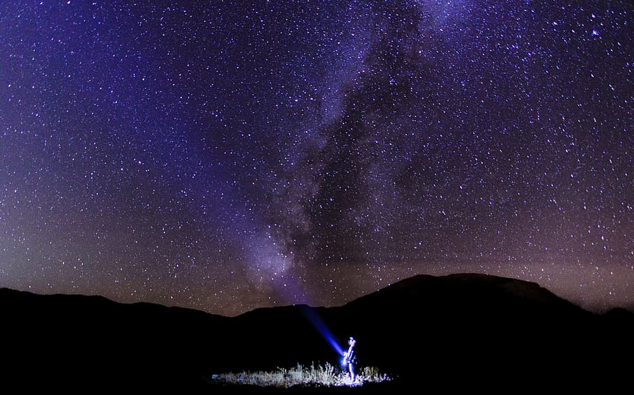 person holding light in milky way, star, night, flashlight, torch light HD wallpaper