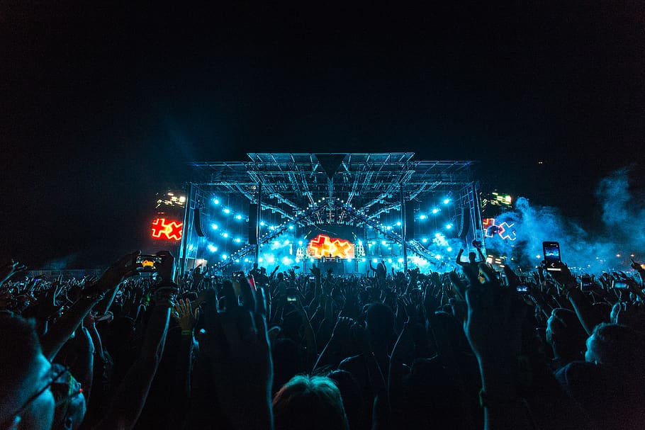Crowd in Front of Blue and Orange Stage during a Concert at Night, HD wallpaper