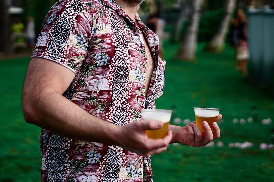 man holding filled beer cups, person, human, people, waianae HD wallpaper