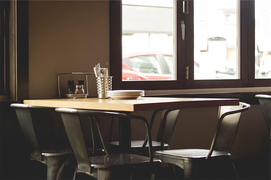 restaurant, table, chairs, plates, spices, cutlery, windows HD wallpaper