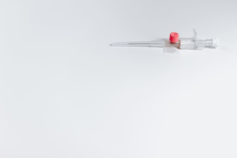 white and red syringe, copy space, studio shot, white background HD wallpaper
