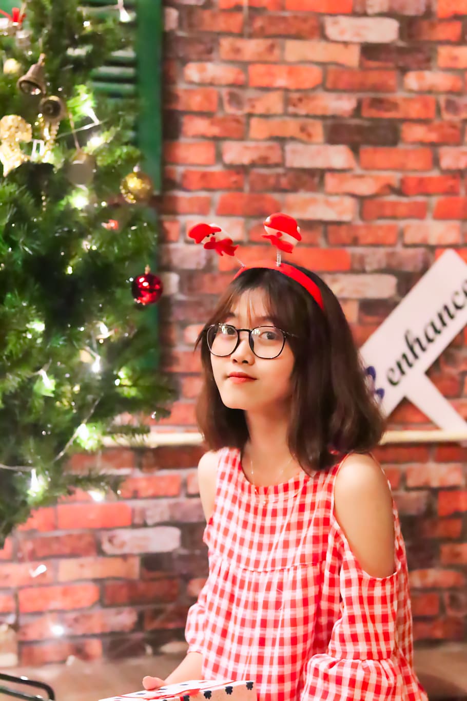 red vibes, christmas, glasses, one person, eyeglasses, real people HD wallpaper