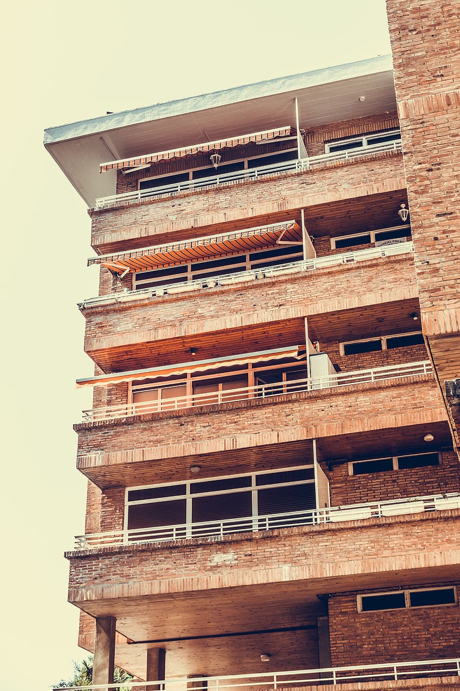spain, building exterior, architecture, built structure, low angle view HD wallpaper
