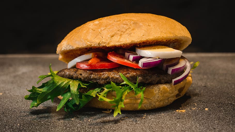 burger with potty, tomato, and onion, food, plant, bun, bread, HD wallpaper