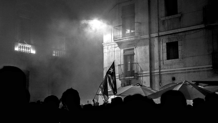silhouette of gathering people, cataluña, blackandwhite, tarragona