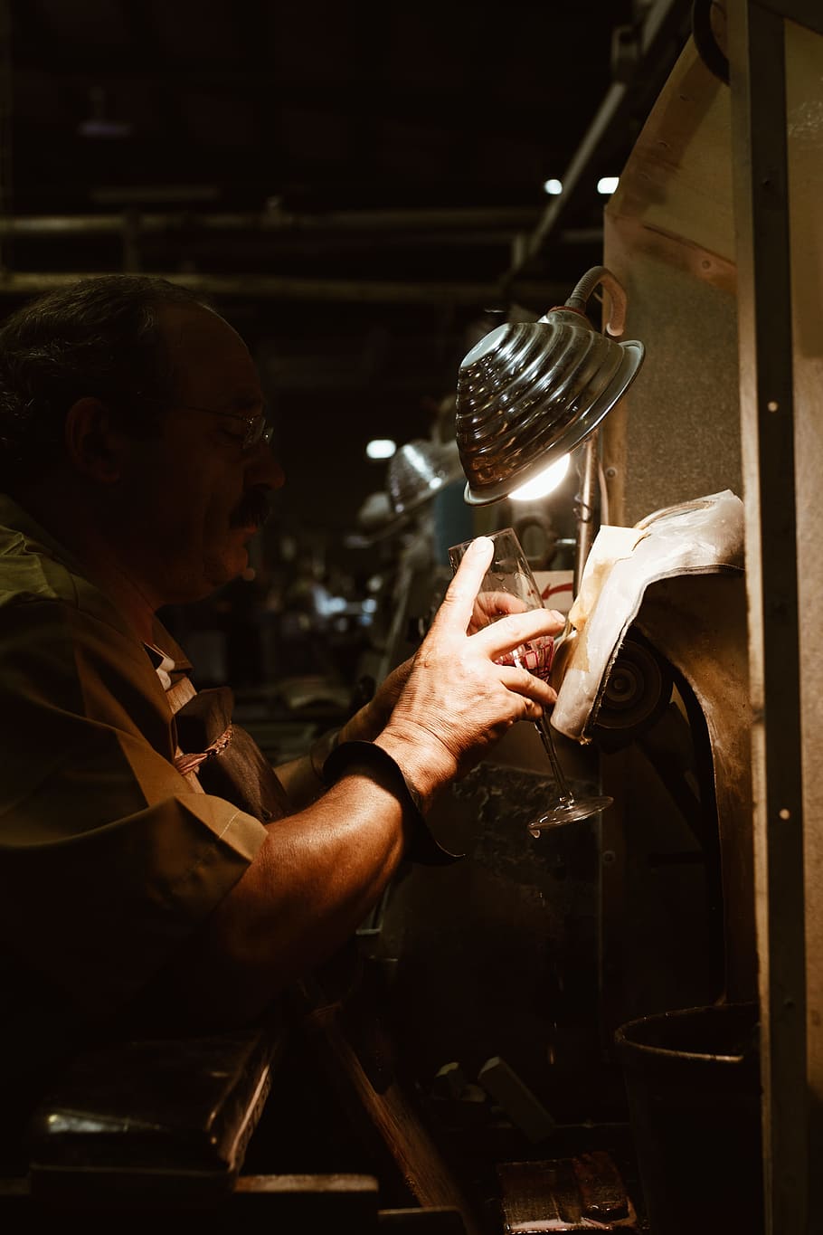 Man Fixing Industrial Machine, adult, concentration, creative HD wallpaper