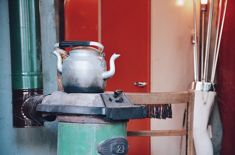 kettle on a stove
, close-up, colors, daylight, design, focus HD wallpaper