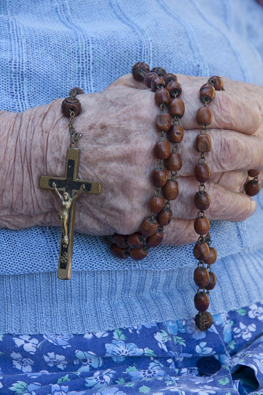 person holding rosary, bead, accessories, accessory, worship, HD wallpaper