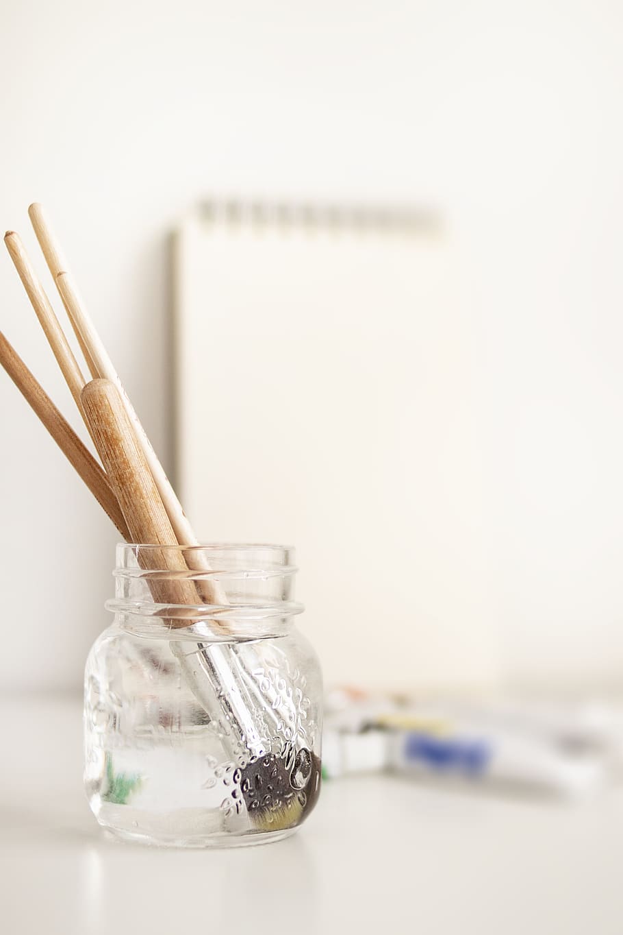 Close-Up Photo of Paintbrushes In Bottle, blur, container, depth of field HD wallpaper