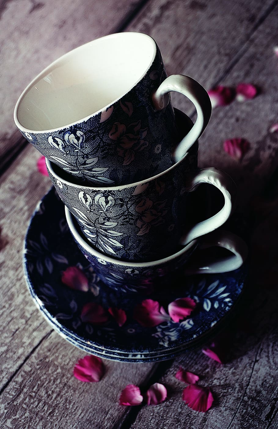 Three Black Floral Teacups, breakfast, close-up, glasses, petals HD wallpaper