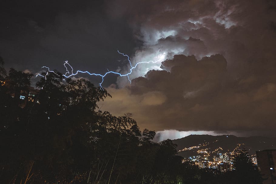 lighting strike during nighttime, storm, lightning, thunder, cloud HD wallpaper