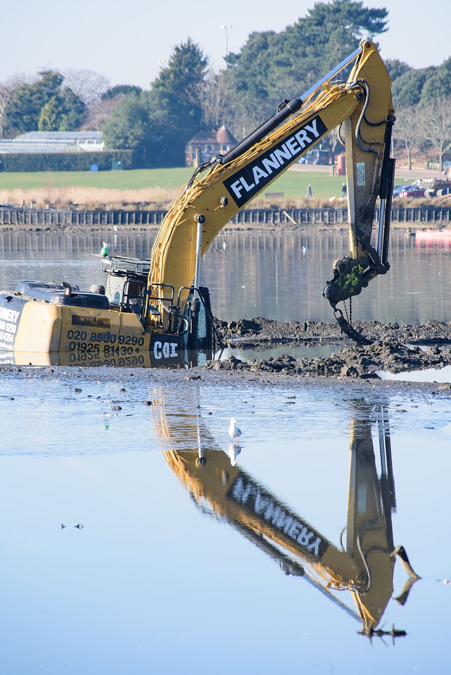 excavator, machine, bucket, digger, mud, water, construction HD wallpaper