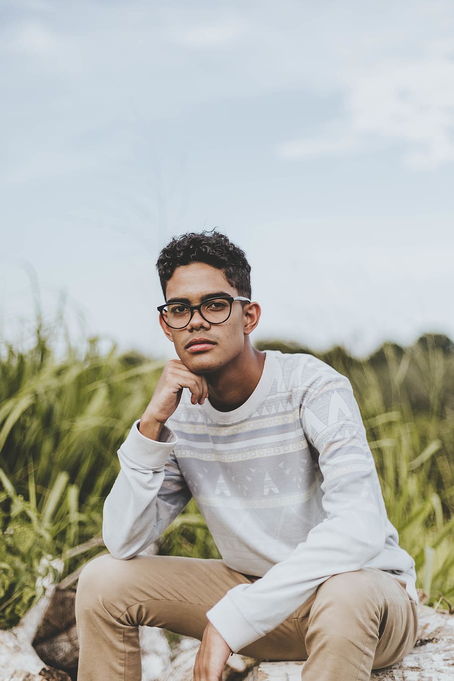 Man Wearing Eyeglasses White Sitting, casual, eyewear, fine-looking HD wallpaper