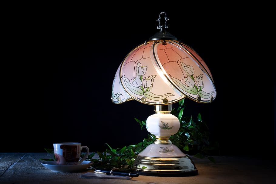 table lamp, mixed light, coffee, workplace, coffee break, nostalgic HD wallpaper