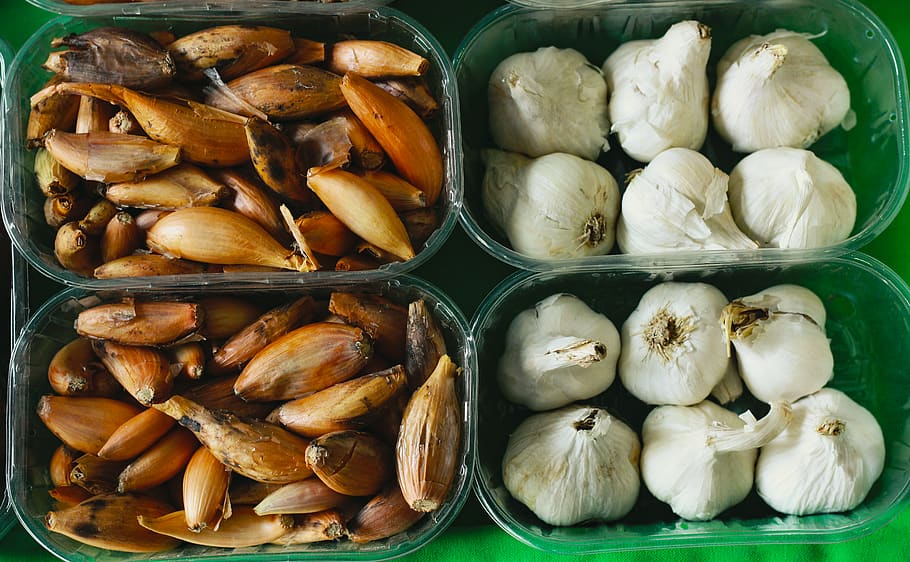 garlic and nuts in baskets, food and drink, freshness, wellbeing HD wallpaper