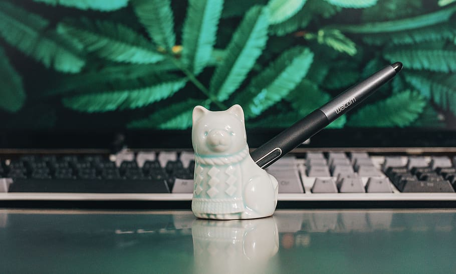 White Dog Ceramic Pen Holder, keyboard, no people, table, green color HD wallpaper