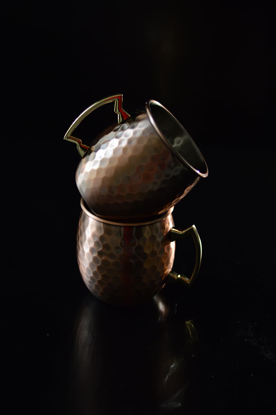 Tow Brass Mugs Stack on Top, black background, coffee cup, color HD wallpaper