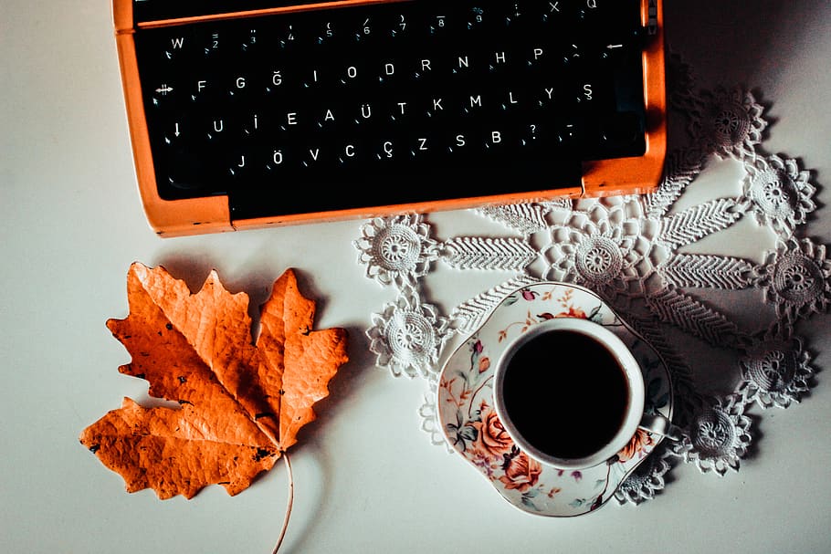 Brown Leaf Beside Black Typewriter, beverage, caffeine, coffee HD wallpaper