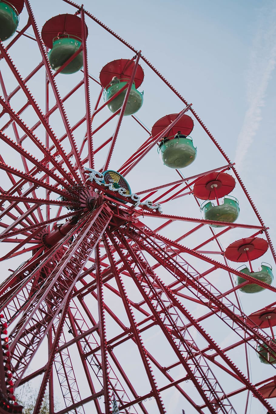 Close up photo of a Ferris Wheel, fun, high, low angle shot, people HD wallpaper