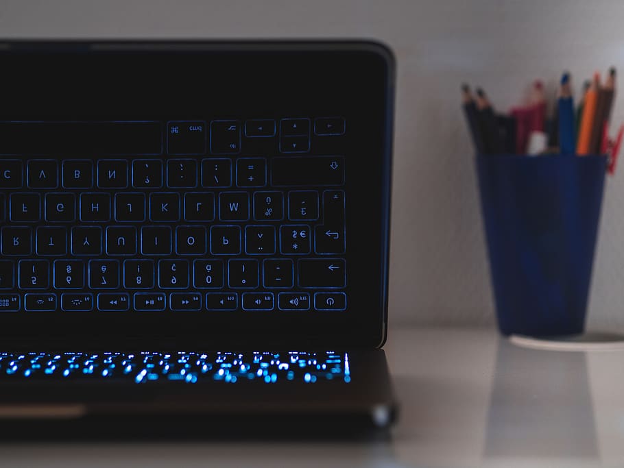 macbook, apple, office, pencil, pencils, keyboard, lighting HD wallpaper