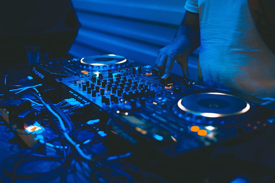 person using black DJ controller, deck, hand, cdj, light, night, HD wallpaper