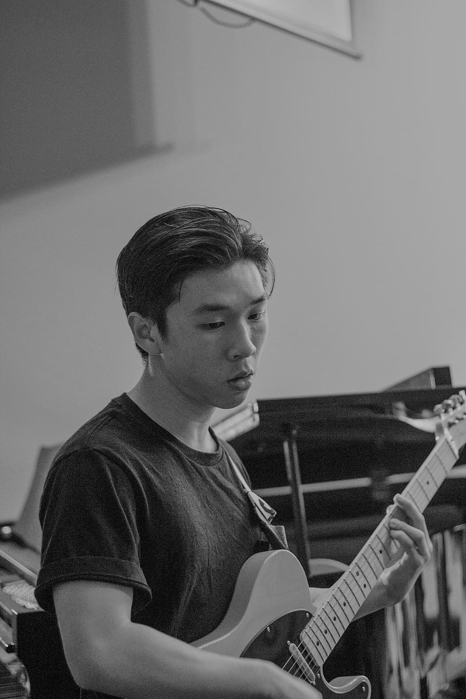 man playing guitar, human, person, leisure activities, musical instrument HD wallpaper