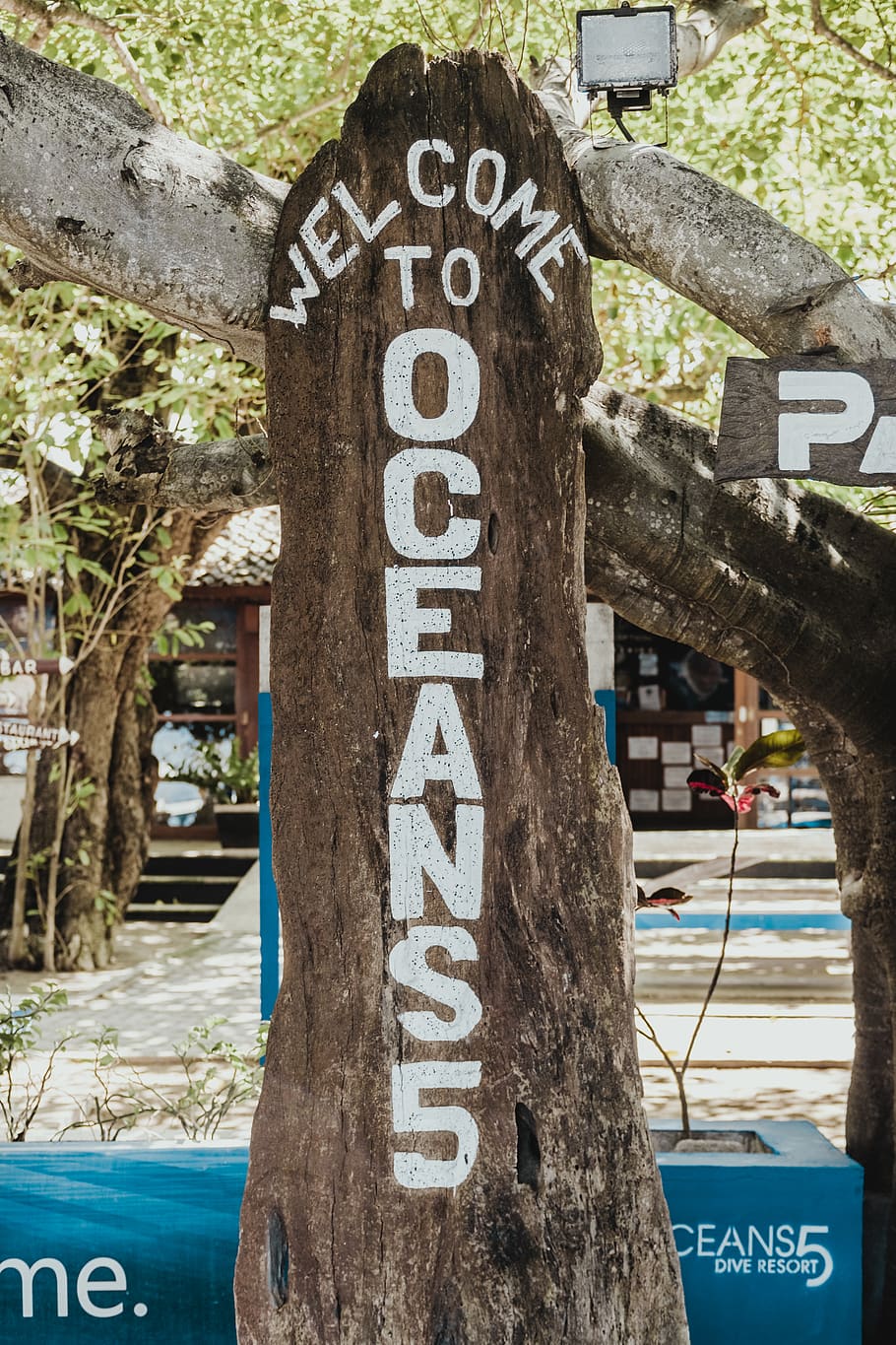 brown welcome to Oceans5 wooden signage, gili air, indonesia, HD wallpaper