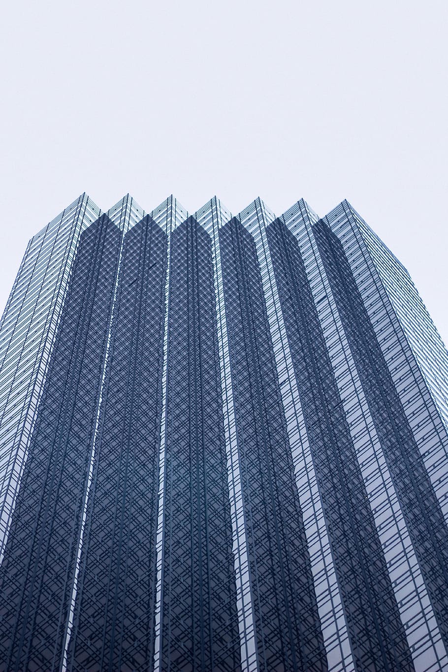 high raise building, sky, low angle view, architecture, building exterior HD wallpaper