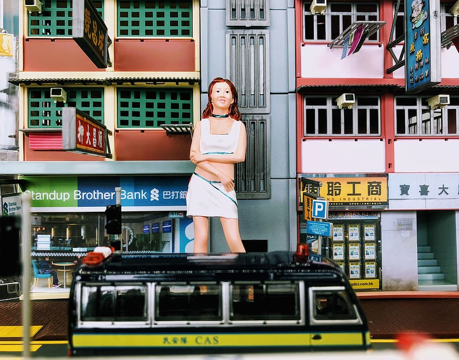 woman statue beside building, bus, model, toy, urban, city, sign HD wallpaper