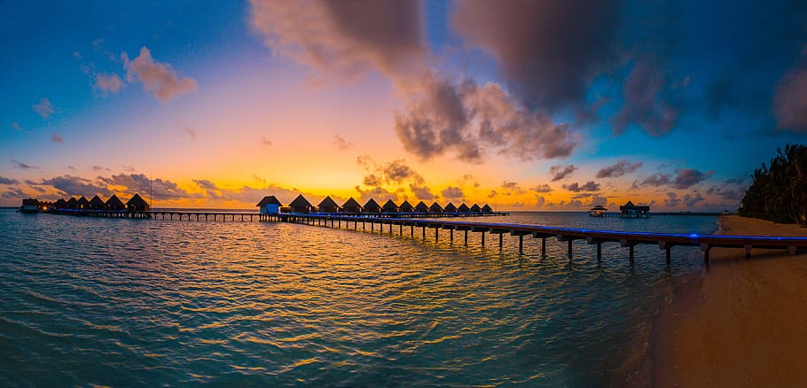 Silhouette Photography of In-lined Cottages in Sea, beach, clouds HD wallpaper