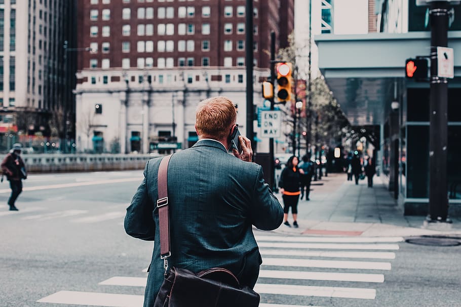 man talking on phone while crossing street, city, architecture, HD wallpaper