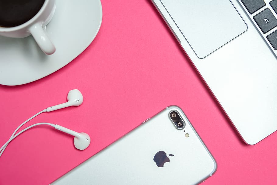 Closeup Photo of Silver Iphone 7 Plus With Earpods, accessories, HD wallpaper