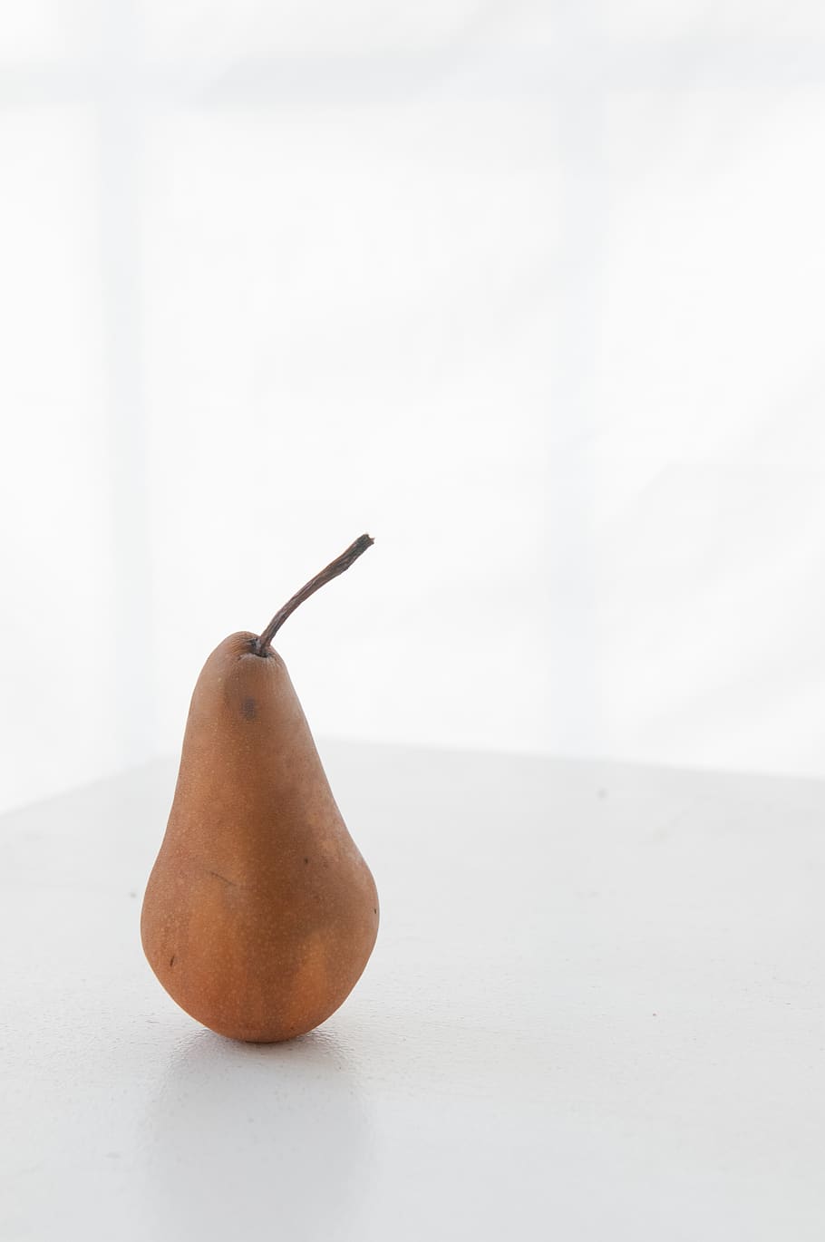 simple, alone, backlit, yellow, tan, bosc pear, white, fruit HD wallpaper