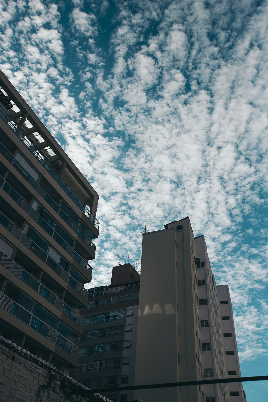 Gray Concrete Building Under A Cloudy Sky, architectural design HD wallpaper