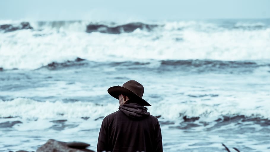 sea, wave, water, splash, speed, shore, beach, man, hat, alone HD wallpaper