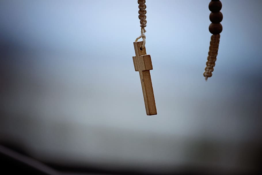 Brown Wooden Cross Pendant Necklace, beads, blur, catholic, close-up HD wallpaper