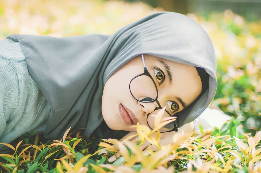 selective focus photography of woman wearing gray hijab, person, HD wallpaper