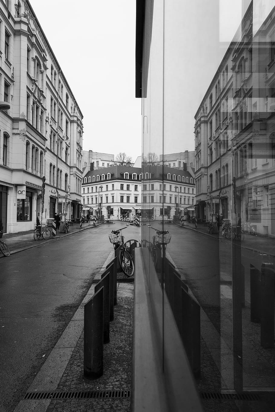 reflections, black and white, bikes, bicycles, berlin, germany HD wallpaper