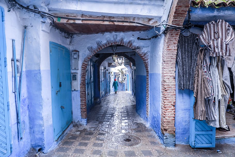 person walking on pathway, architecture, building, built structure HD wallpaper