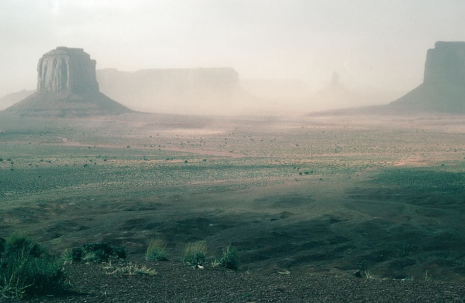 Dusty View of Monument Valley, Navajo Tribal Park, Arizona, america, HD wallpaper