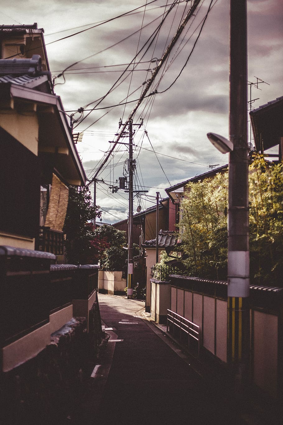 utility post beside houses, architecture, built structure, building exterior HD wallpaper