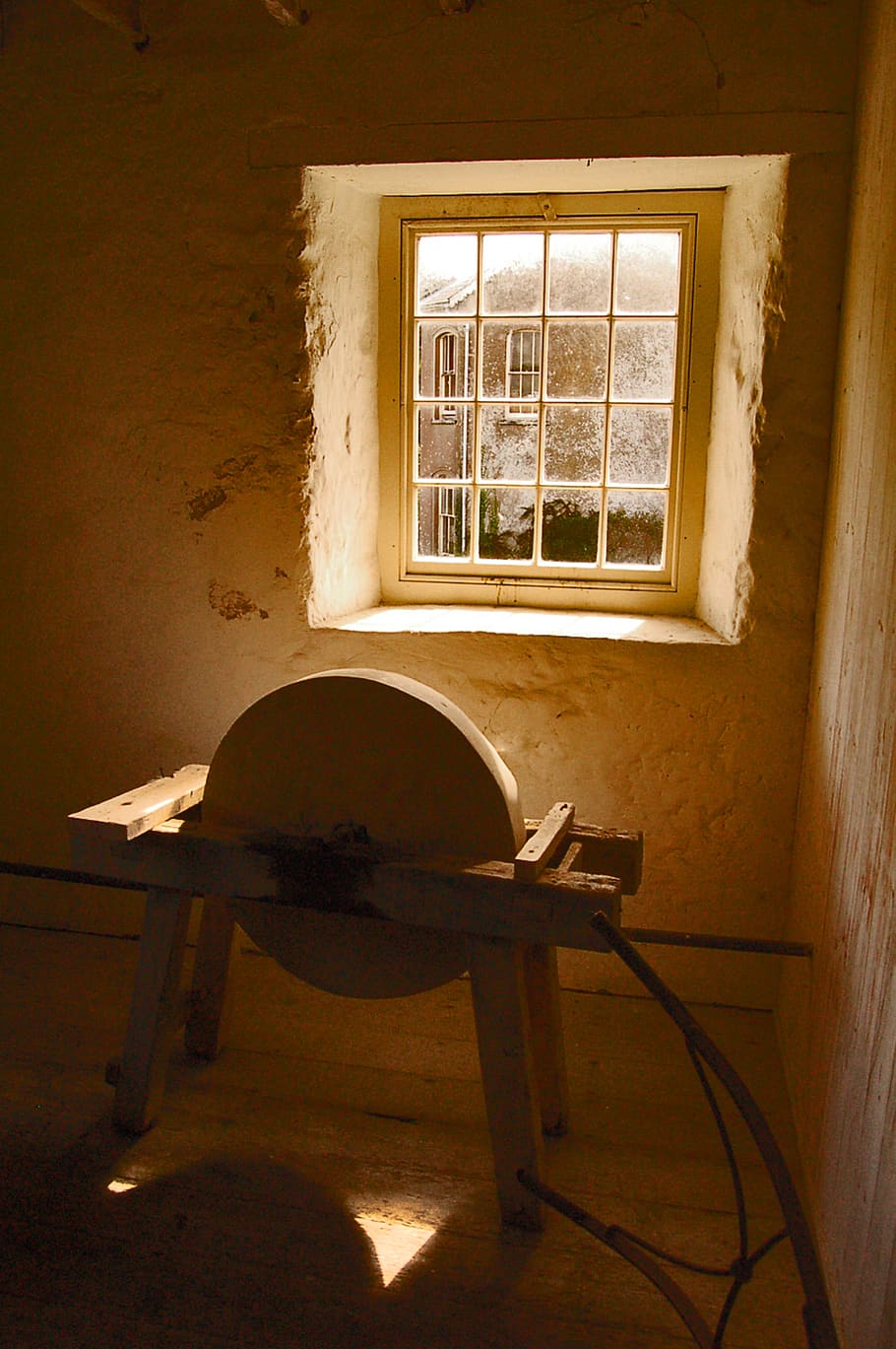 window, rustic, wqheel, knife sharpener, grinding wheel, indoors HD wallpaper