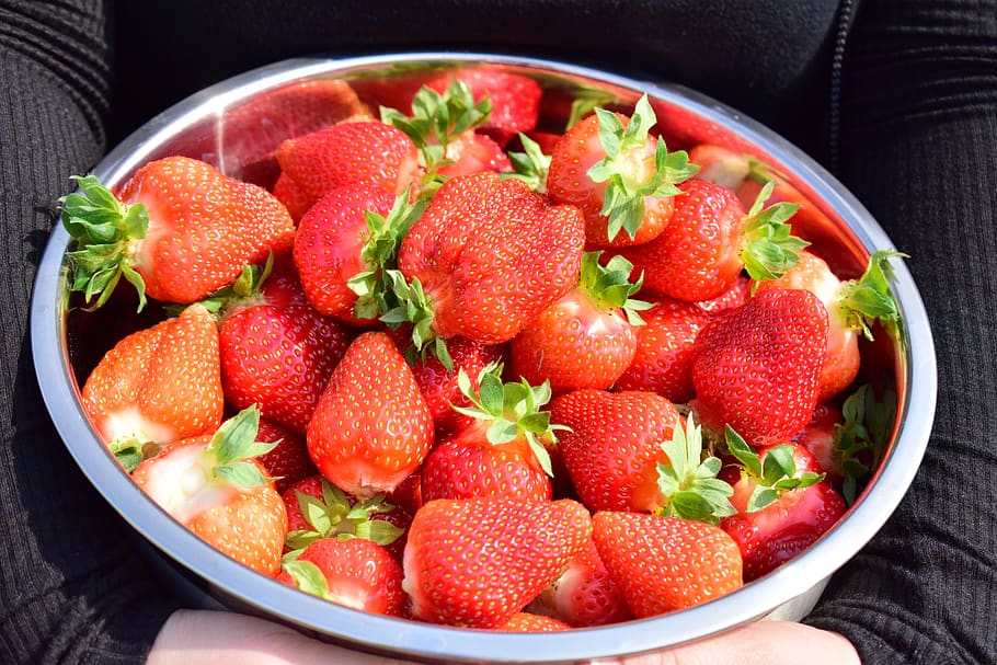 strawberries, red, fruit, sweet, food, fresh, delicious, healthy HD wallpaper