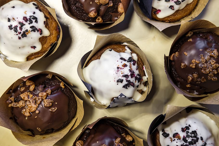 cupcake, muffins, dessert, baked, candy, food, frosting, chocolate HD wallpaper